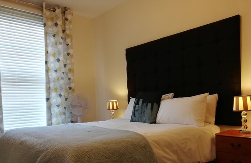 Newbury Apartment | Beautiful conversion in a Grade II listed building (EPHX)