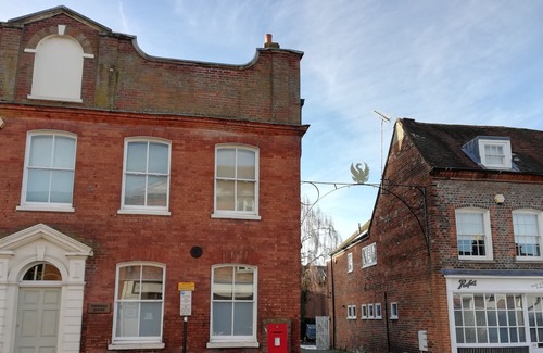 Newbury Apartment | Beautiful conversion in a Grade II listed building (EPHX)