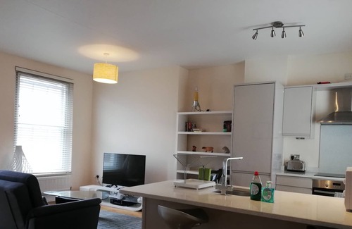 Newbury Apartment | Beautiful conversion in a Grade II listed building (EPHX)
