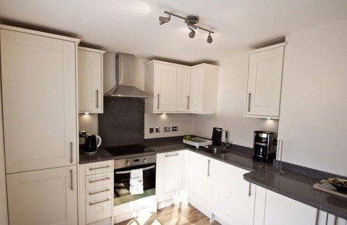 Newbury Apartment | Beautiful conversion in a Grade II listed building (DPHX)