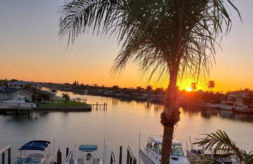 Capri Isle Condo | Beautiful corner Treasure Island Walk to Beach 2/2 - Available now!