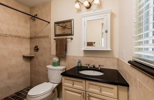 Capri Isle Condo | Beautiful corner Treasure Island Walk to Beach 2/2 - Available now!