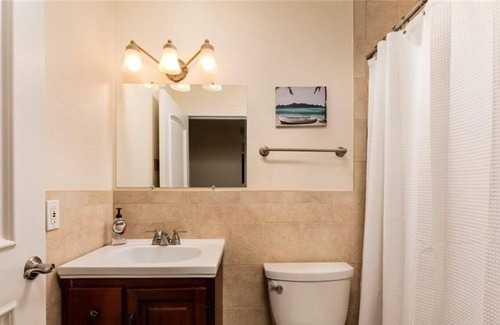 Capri Isle Condo | Beautiful corner Treasure Island Walk to Beach 2/2 - Available now!