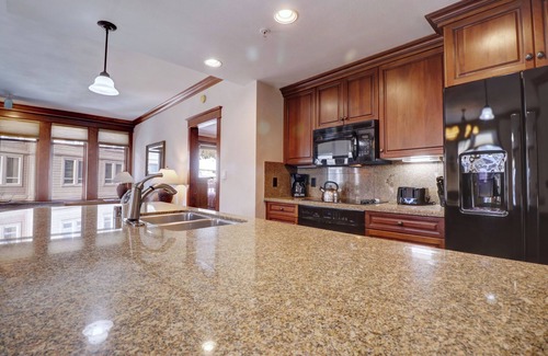 Copper Mountain Village Condo | Beautiful Corner Condo In The Heart of Copper. Indoor hot tub. Indoor Gym MC308