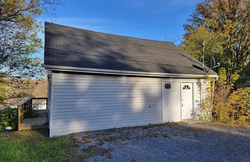 Marmora House | Beautiful cottage by the river
