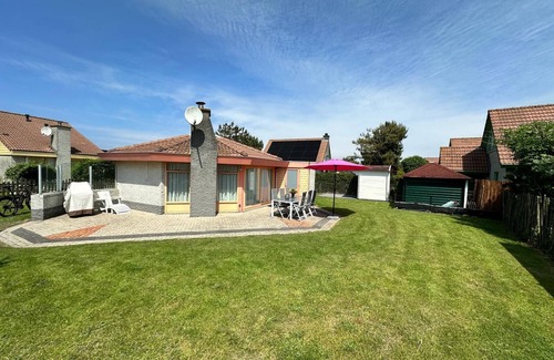 Julianadorp aan zee House | Beautiful cottage fireplace, dune view, quiet area, dog welcome