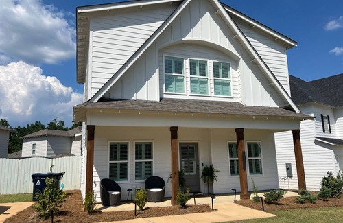 Auburn House | Beautiful Cottage in Auburn-Game Day Awaits. Arkansas v. Auburn available!
