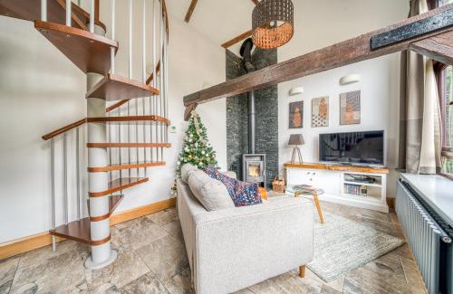 New Forest District House | Beautiful Cottage in New Forest with Wood Burner