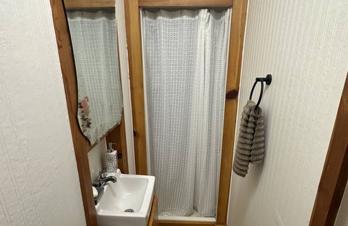 Huron Cottage | Beautiful Cottage in the Shadow of Cedar Point