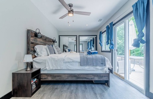 North Kawartha Cottage | Beautiful Cottage near Chandos Beach with Hot Tub