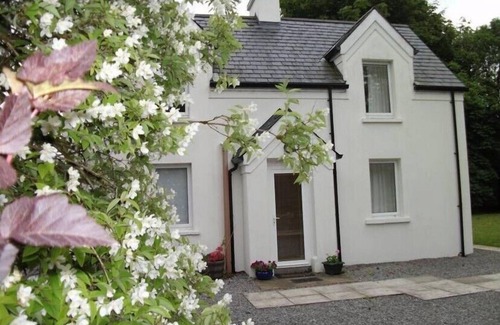 Dromahair House | Beautiful Cottage Nestling under Benbo Mountain. River, lake and sea fishing