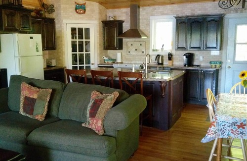 Marmora and Lake Cottage | Beautiful Cottage on a Stunning Lake, Great for Family and Friends!