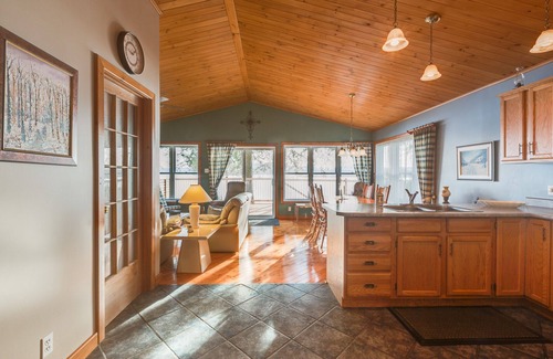 Lac-Brome House | Beautiful cottage on Brome Lake, 3 bdr, 2xbtr, 3Ter, pedalo Kayak (CITQ302383)