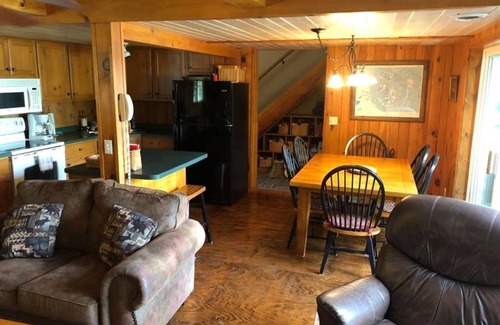 Wetmore Cottage | Beautiful Cottage on Lake 20 Minutes from Munising