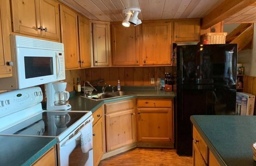 Wetmore Cottage | Beautiful Cottage on Lake 20 Minutes from Munising