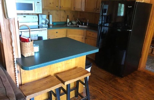 Wetmore Cottage | Beautiful Cottage on Lake 20 Minutes from Munising