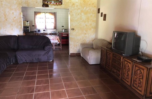 Extrema House | BEAUTIFUL COTTAGE WITH POOL AND LAKE