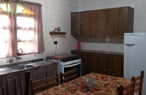 Extrema House | BEAUTIFUL COTTAGE WITH POOL AND LAKE