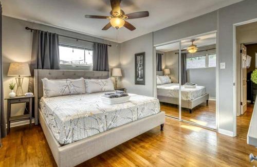 Miller Beach House | Beautiful Cottage with Hot-tub in Gary, Indiana