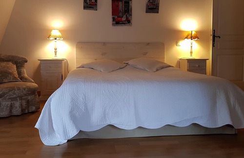 Villamblard House | Beautiful country house with large pool & pretty garden, free Wi-Fi