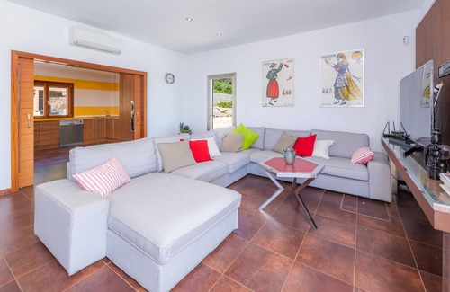 Arta Villa | Beautiful Country House with Pool, Wi-Fi, Balcony and Terrace; Parking Available