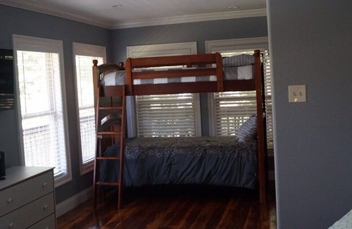 Oyster Bay House | Beautiful country setting 15 min drive to the beach, close to Oyster Bay