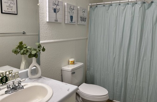 Eagle Pass Apartment | Beautiful Cozy 2-Bedroom Apartment 10 minutes from Kickapoo Lucky Eagle Casino!