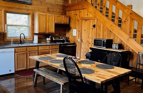 Logan Cabin | Beautiful, cozy cabin in the Hocking Hills!