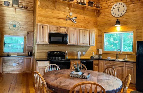 Milam House | Beautiful, cozy cabin with a “Lakehouse” feel.