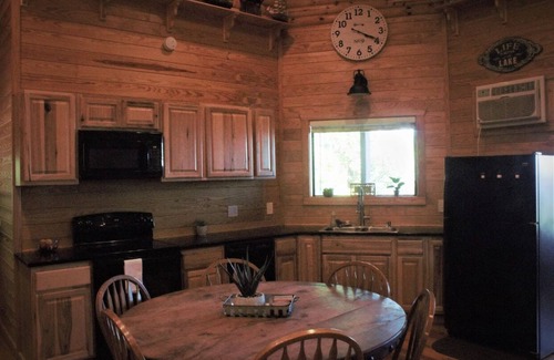 Milam House | Beautiful, cozy cabin with a “Lakehouse” feel.
