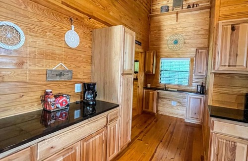 Milam House | Beautiful, cozy cabin with a “Lakehouse” feel.