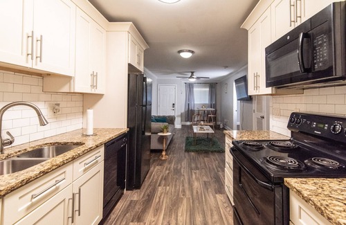 College Park House | Beautiful Cozy Home away Home 5 min From Airport/Downtown Atlanta