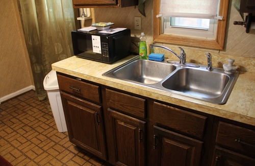 Detroit House | Beautiful, Cozy Stay in Oak Park, Queen Bedroom, Work Setup, Central Air. Grill