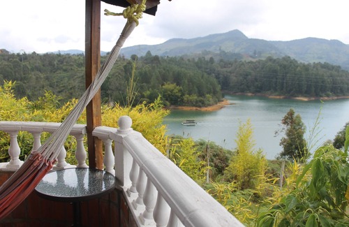 El Penol House | Beautiful Cozy Villa with a Private Pool and Lake View