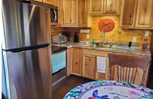 Liberty Cabin | Beautiful Cubby Cabin On The Mountain