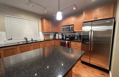 Lindell Beach Cabin | Beautiful Cultus Cabin 2 minutes from lake - sleeps 8!