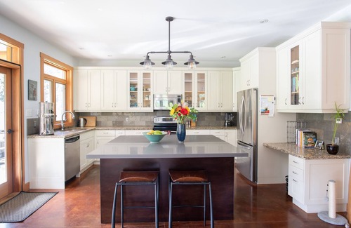 Mount Currie House | Beautiful custom artisan home on 3 acres