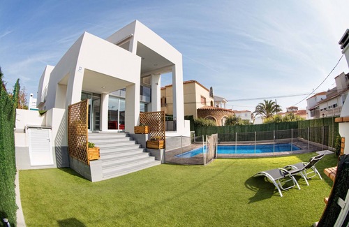 Garrucha Villa | Beautiful designer villa for families about 250 meters from the beach