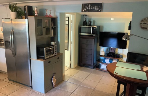 Palm Harbor Apartment | Beautiful Detached Remodeled Cottage Studio/Downtown Palm Harbor.NON FLOOD Zone