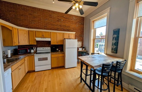 Waverly Apartment | Beautiful Down Town Flat
