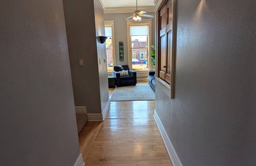 Waverly Apartment | Beautiful Down Town Flat