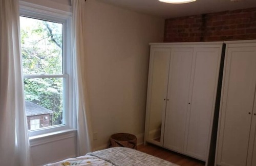 Church and Wellesley House | Beautiful Downtown Apartment
