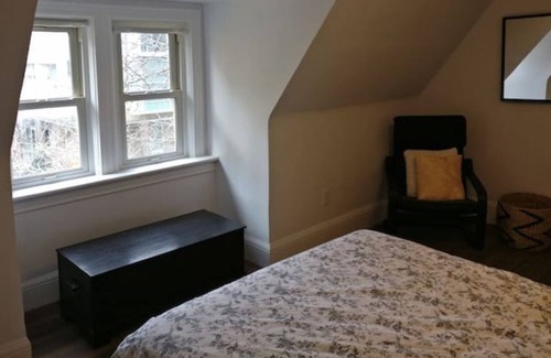 Church and Wellesley House | Beautiful Downtown Apartment