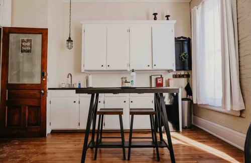 Clare Apartment | Beautiful Downtown Loft - East Suite