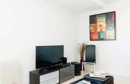 Potrero Hill Apartment | Beautiful Downtown & Bay Bridge, Vineyard Views!