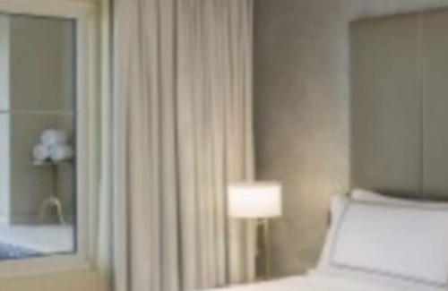 Al Quoz Resort | Beautiful Dubai Suites 1 & 2 bedroom. Jr Suite Sleeps 2. All Inclusive included