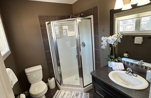 Red Deer House | Beautiful Duplex in Red Deer South.