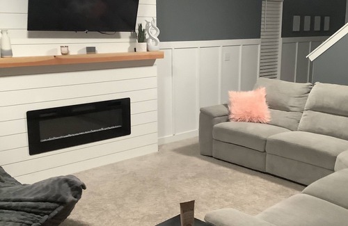 Saratoga Springs House | Beautiful end unit town home for a family with lots of conveniences nearby.