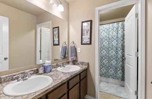 Peyton House | Beautiful Enjoyable Family Home Minutes Away from Peterson Air Force Base