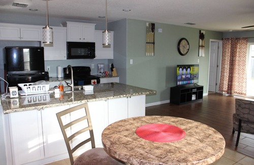 Southside House | Beautiful Entire Home only 1 exit to Lackland AFB.Minutes to Sea World/Six Flags